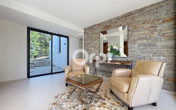 Maison à vendre    6 pièces •  Grimaud