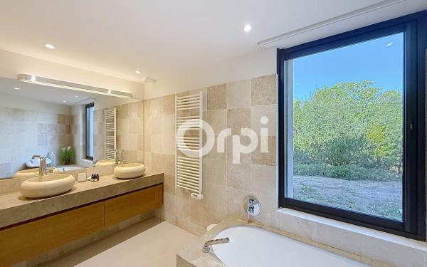 Maison à vendre    6 pièces •  Grimaud