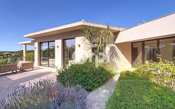 Maison à vendre    6 pièces •  Grimaud