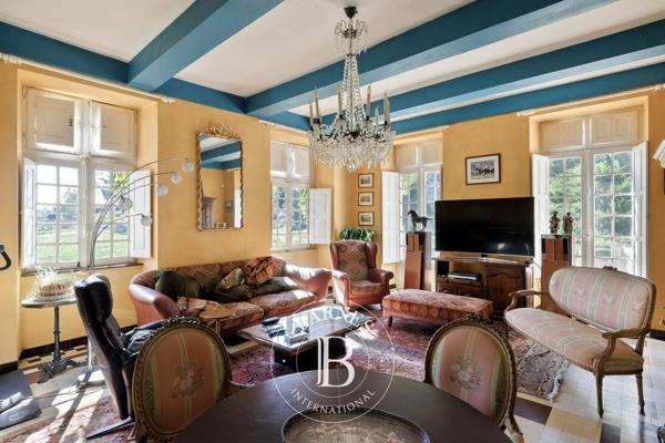 Pau, Propriété 5 Chambres -  361 m² à vendre