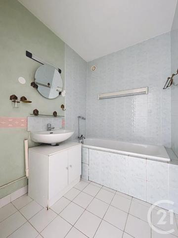 Appartement T2 à vendre  2 pièces - 48,82 m 2   COMPIEGNE  - 60