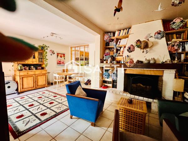 Maison de ville, parking.