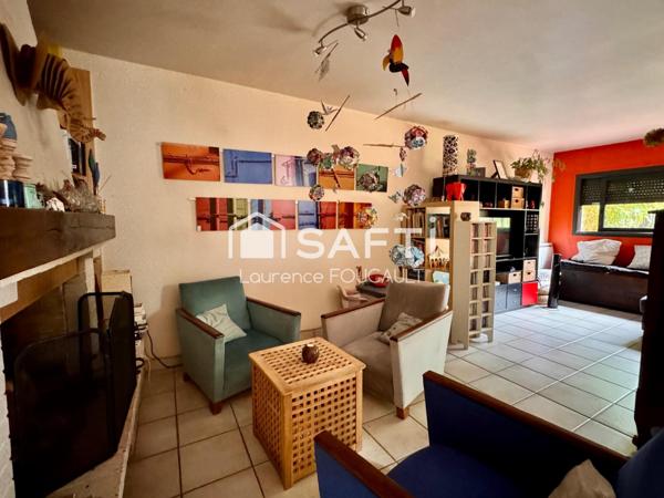 Maison de ville, parking.