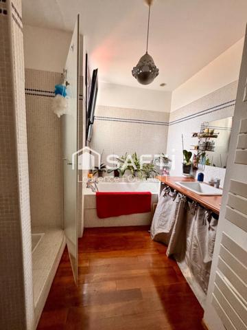 Maison de ville, parking.