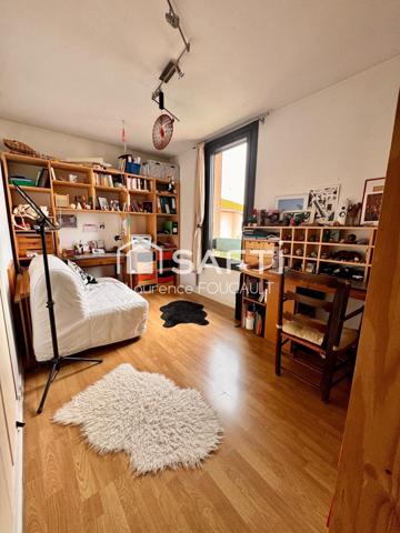 Maison de ville, parking.