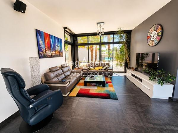 Maison à LA ROCHE-SUR-YON, 85000 - 8 pièces 316m²