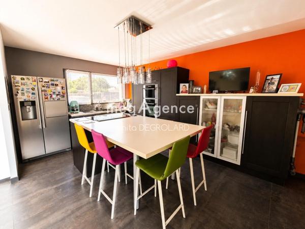 Maison à LA ROCHE-SUR-YON, 85000 - 8 pièces 316m²