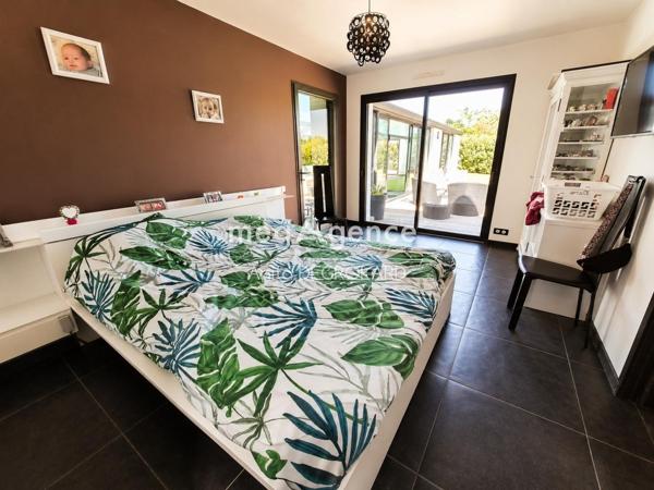 Maison à LA ROCHE-SUR-YON, 85000 - 8 pièces 316m²