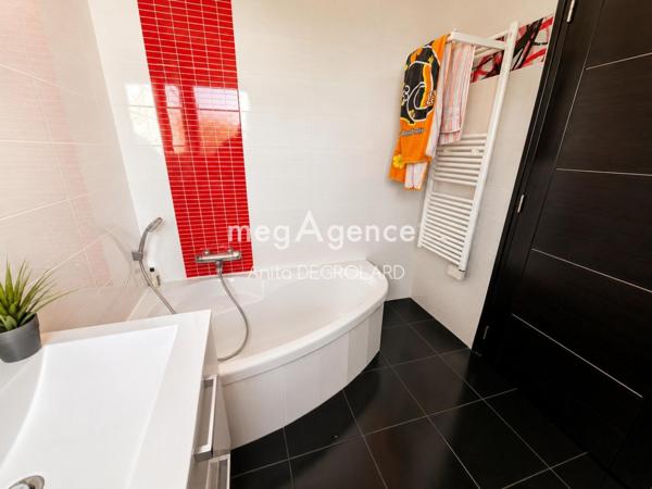 Maison à LA ROCHE-SUR-YON, 85000 - 8 pièces 316m²