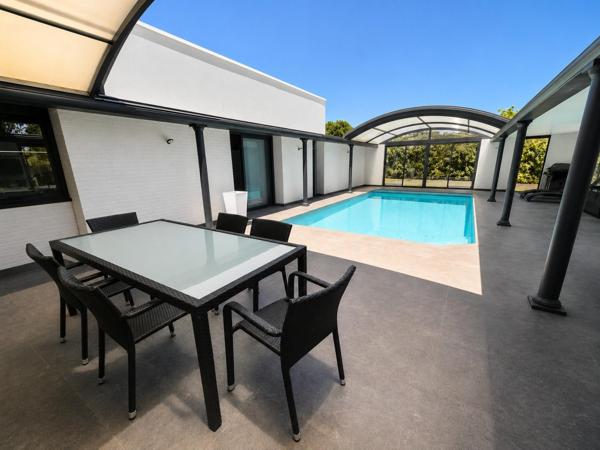 Maison à LA ROCHE-SUR-YON, 85000 - 8 pièces 316m²