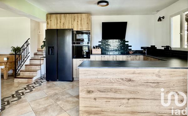 Maison à vendre 7 pièces 200 m² Le Revest-les-Eaux