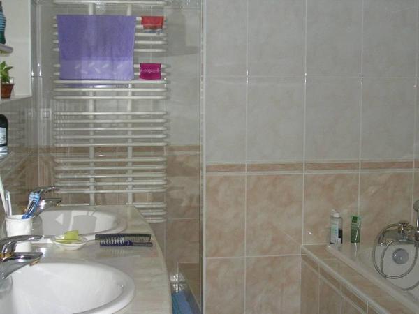 Belle propriété composée d'une maison d'habitation et de 3 locations