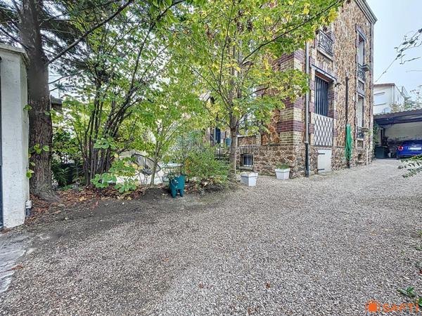 CENTRE VILLE - Magnifique Maison Bourgeoise en meulière 9 pièces avec sous-sol total, garage, terrasses, jardin...