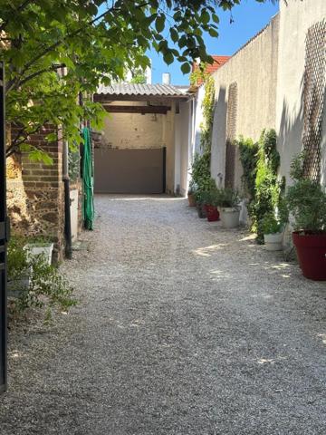 CENTRE VILLE - Magnifique Maison Bourgeoise en meulière 9 pièces avec sous-sol total, garage, terrasses, jardin...