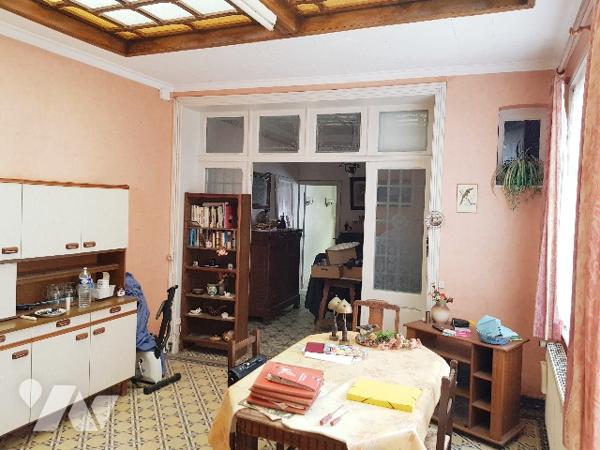 Maison à rénover avec jardin et garage bâtie sur 463 m²