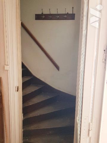 Maison à rénover avec jardin et garage bâtie sur 463 m²