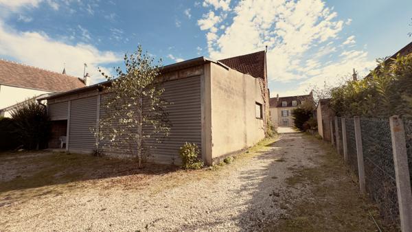 Pontaubert (89200) Maison de village avec piscine et nombreuses dépendances au prix de 315 000 € F.A.I