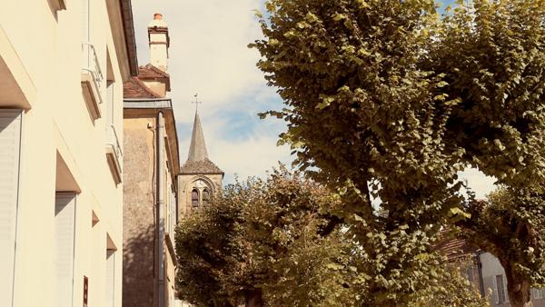 Pontaubert (89200) Maison de village avec piscine et nombreuses dépendances au prix de 315 000 € F.A.I