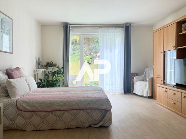 Appartement avec jardin privatif et terrasse Montmorency 180 000 € **  - Référence  1401