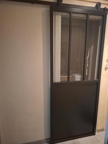 Appartement T1 entièrement rénové d'environ 29m² avec cave et local à vélo vendu meublé