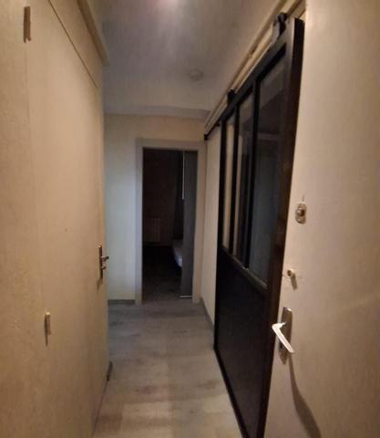 Appartement T1 entièrement rénové d'environ 29m² avec cave et local à vélo vendu meublé