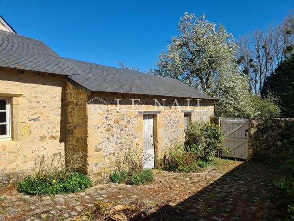 Charmant manoir des XVe et XIXe siècles dans la Sarthe