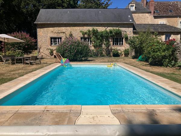 Charmant manoir des XVe et XIXe siècles dans la Sarthe