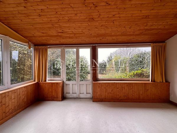 Dans la cité de Guérande, Manoir du XVIIIème avec un grand parc et une maison annexe