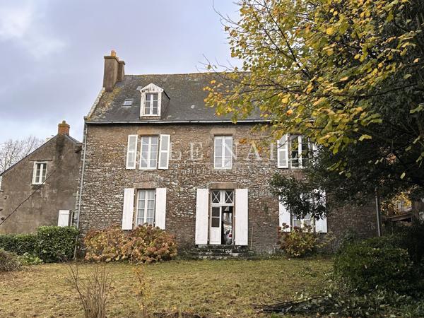 Dans la cité de Guérande, Manoir du XVIIIème avec un grand parc et une maison annexe