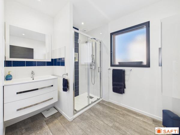 Magnifique Contemporaine T5 avec Piscine et Grand Garage!!!