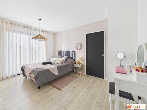 Magnifique Contemporaine T5 avec Piscine et Grand Garage!!!