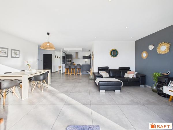 Magnifique Contemporaine T5 avec Piscine et Grand Garage!!!