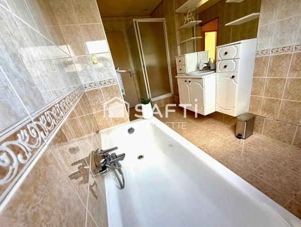 Comme une maison, avec les avantages d'un appartement, découvrer ce beau duplex à Villers-sous-St Leu !!