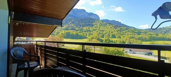 Charmant 2 Pièces de 40m² Sud avec 2 Balcons et Vue Panoramique sur le Lac Léman