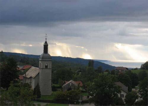 Charmant 2 Pièces de 40m² Sud avec 2 Balcons et Vue Panoramique sur le Lac Léman