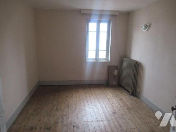A Vendre à Sainte Savine idéalement situé proche des commerces. A découvrir cette maison en bri...