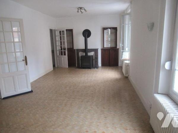 A Vendre à Sainte Savine idéalement situé proche des commerces. A découvrir cette maison en bri...