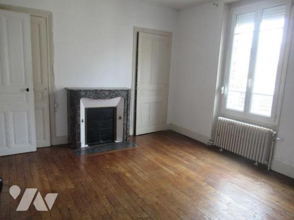 A Vendre à Sainte Savine idéalement situé proche des commerces. A découvrir cette maison en bri...