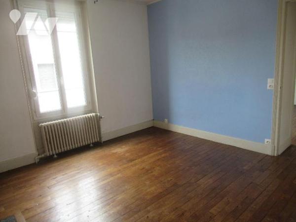 A Vendre à Sainte Savine idéalement situé proche des commerces. A découvrir cette maison en bri...