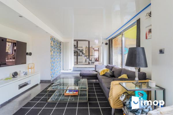 Belle maison avec extérieur