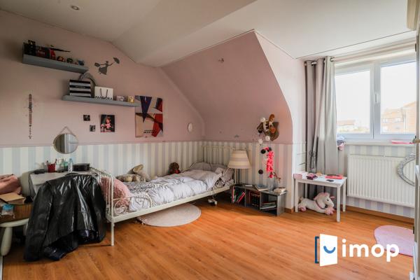 Belle maison avec extérieur