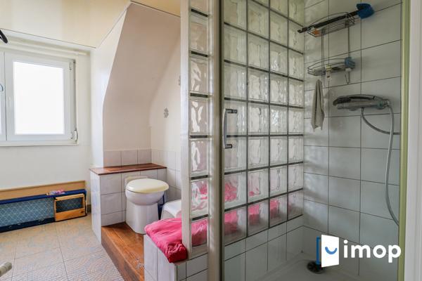 Belle maison avec extérieur