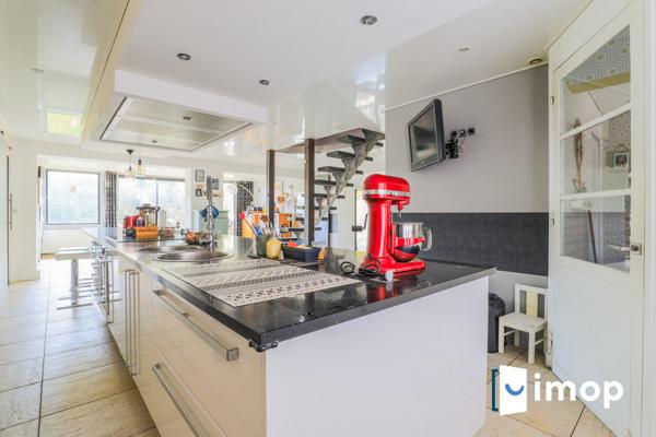 Belle maison avec extérieur