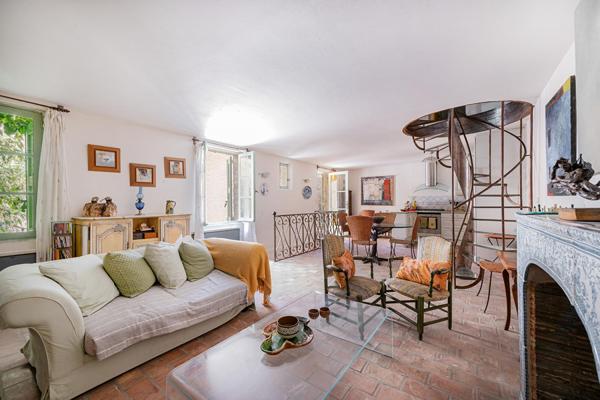 L’Art de Vivre au Coeur du Village : Ensemble Unique à Moustiers-Sainte-Marie