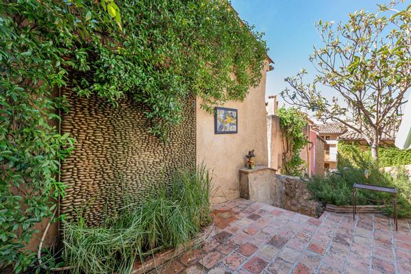 L’Art de Vivre au Coeur du Village : Ensemble Unique à Moustiers-Sainte-Marie