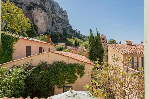 L’Art de Vivre au Coeur du Village : Ensemble Unique à Moustiers-Sainte-Marie
