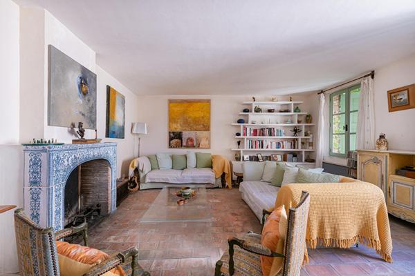 L’Art de Vivre au Coeur du Village : Ensemble Unique à Moustiers-Sainte-Marie