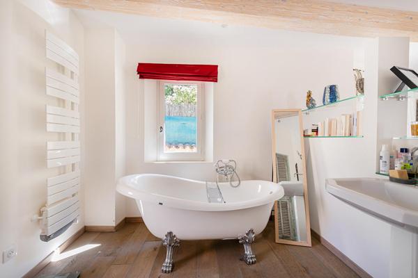 L’Art de Vivre au Coeur du Village : Ensemble Unique à Moustiers-Sainte-Marie