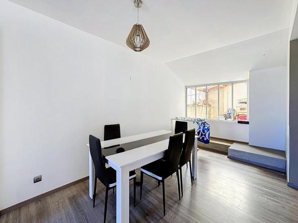 IMMEUBLE DE RAPPORT – 3 LOGEMENTS LOUÉS – CENTRE-VILLE DE SABLÉ-SUR-SARTHE