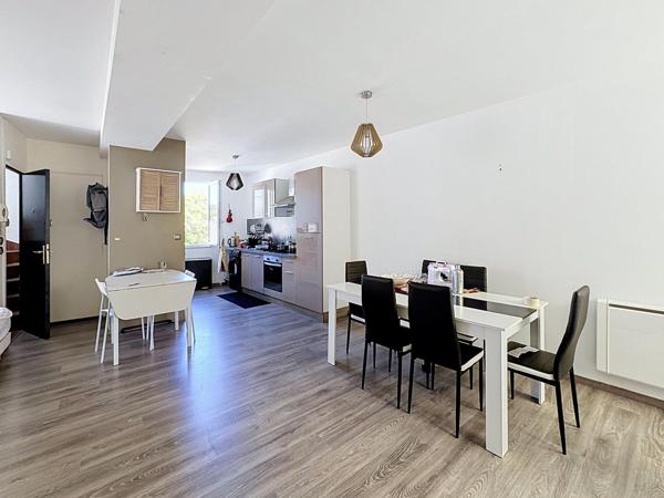IMMEUBLE DE RAPPORT – 3 LOGEMENTS LOUÉS – CENTRE-VILLE DE SABLÉ-SUR-SARTHE